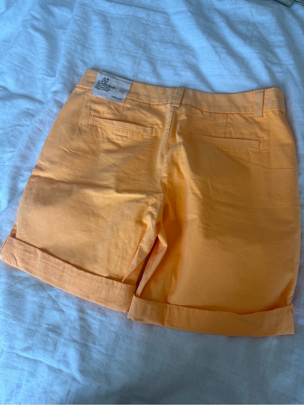 GAP Women's Peach Cuffed Chino Shorts - Picture 5 of 7